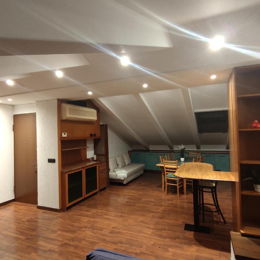 Loft Mansardato Monza Zewnętrze zdjęcie
